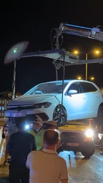 Otomobil bariyerlere çarptı: 1 yaralı