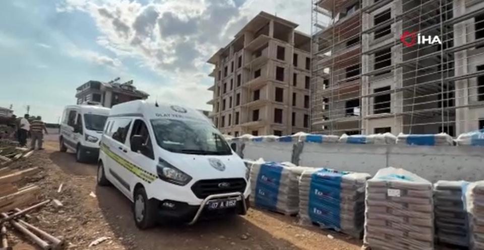 İnşaatta üzerine beton blok düşen işçi hayatını kaybetti