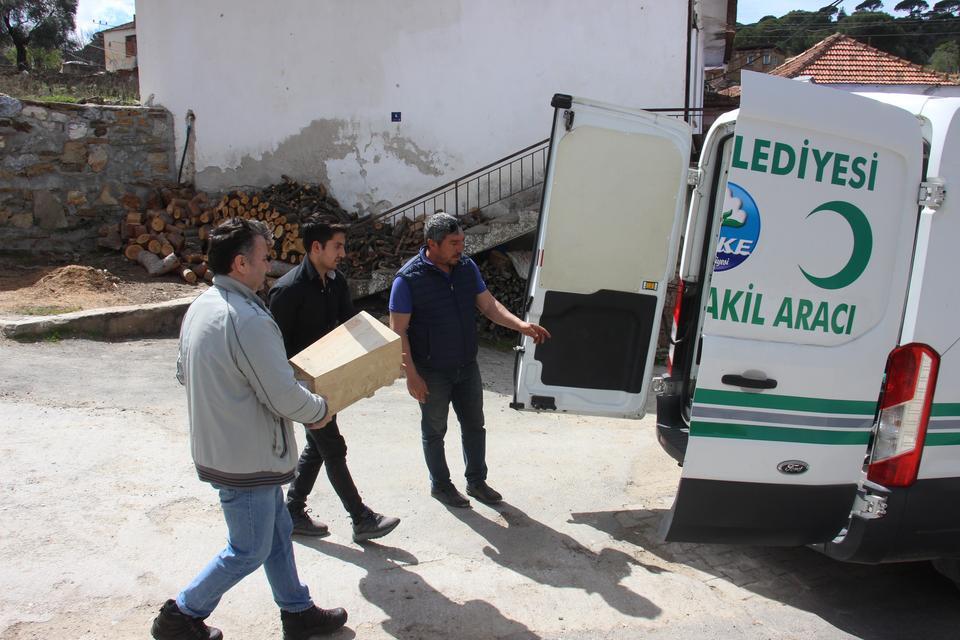 ÖZ BABALARI TARAFINDAN ÖLDÜRÜLEN BEBEKLER AYNI TABUTTA TAŞINDI YAN YANA GÖMÜLEN BEBEKLERE MEZARDA İSİMLERİ VERİLDİ AĞABEY VEFA KESKİN, BABASININ ÖLDÜRÜP GÖMDÜĞÜ 2 KARDEŞİ DAHA OLDUĞUNU İLERİ SÜRDÜ