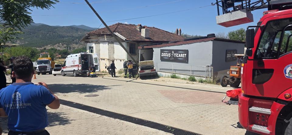 Yaşlı karı koca ölüme birlikte gitti