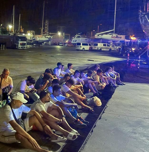 Muğla'da 25 düzensiz göçmen ve 2 göçmen kaçakçısı yakalandı