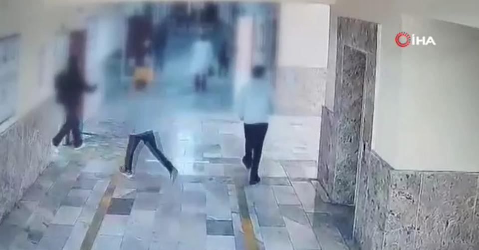 16 kişinin yaralandığı saldırı anı güvenlik kamerasında