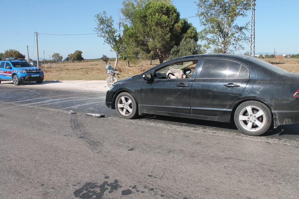 Otomobil motosiklete çarptı: 1 ölü