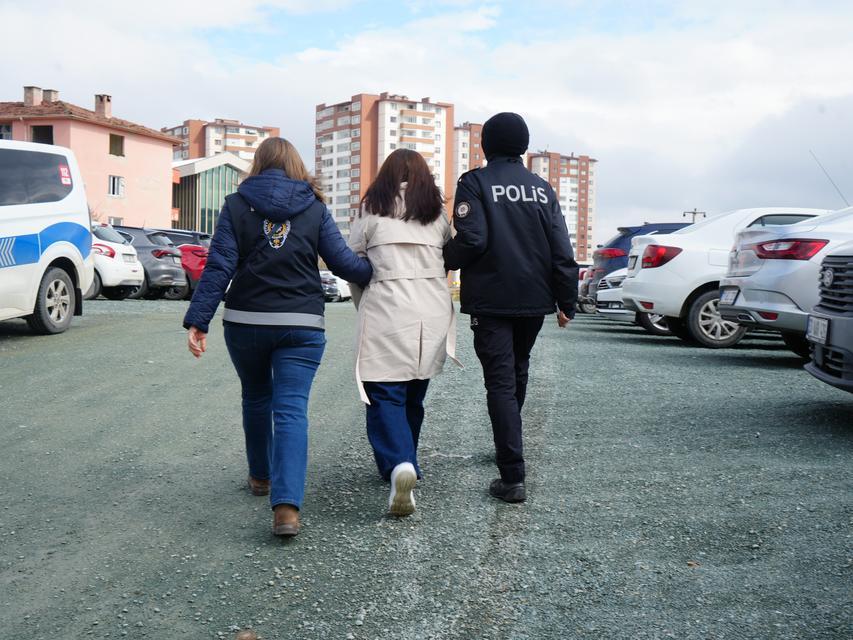 TUVALETTE DOĞURDUĞU BEBEĞİNİ ÇÖPE ATAN ANNE 12 YIL HAPİS CEZASINA ÇARPTIRILDI