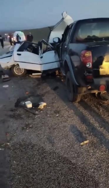 Otomobil ile pikap çarpıştı: 1 ölü, 2 yaralı