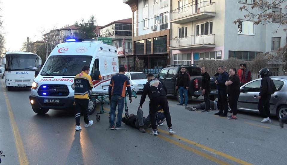 Motosikletlerin çarpıştığı kaza kamerada
