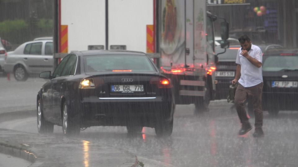 Sağanak trafik oluşturdu