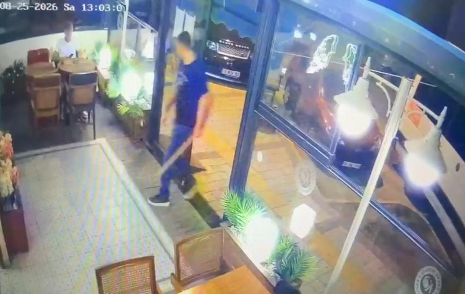 Aydın’da kafede dehşet! Elinde sopayla girip işletmeciye saldırdı