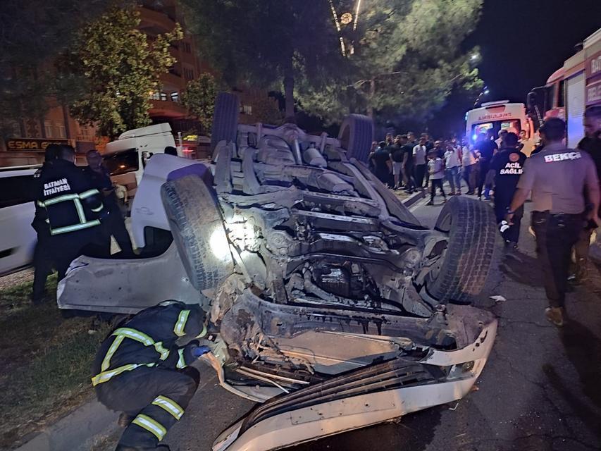 Hafif ticari araç devrildi: 2 yaralı