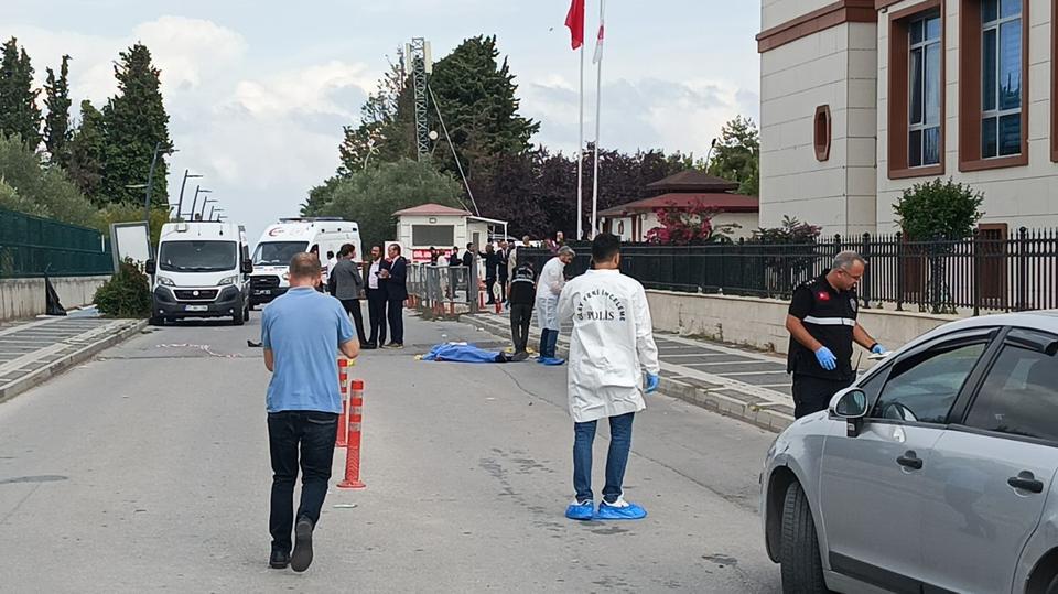 Adliye önünde silahlı saldırı: 1 ölü 1 yaralı
