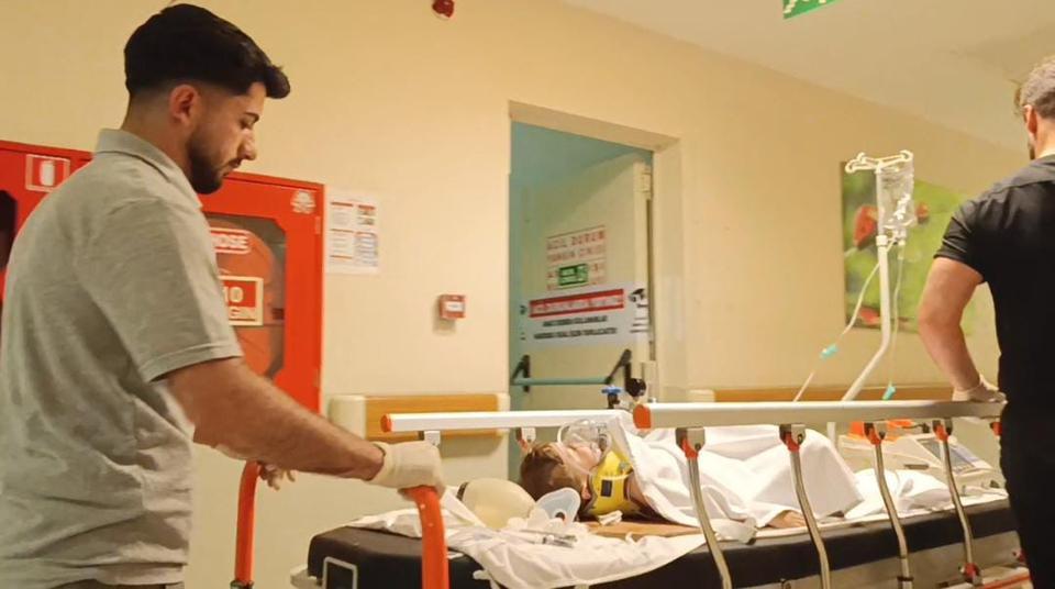 Balkondan düşen 2 yaşındaki çocuk ağır yaralandı