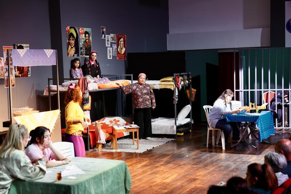 Didim’de “Kadın Kadına Özgürlük” ayakta alkışlandı