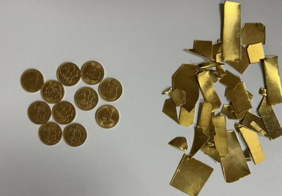 İç çamaşırında sakladığı altın ve euro ile gümrükte yakalandı