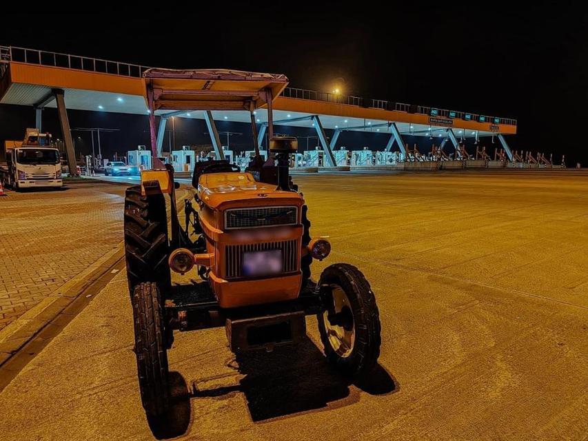 Otoyolda traktörle seyir halindeki sürücüye ceza