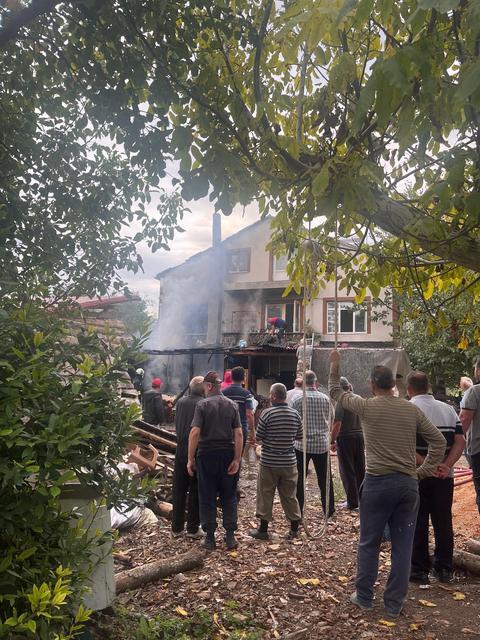 Evde çıkan yangın paniğe sebep oldu