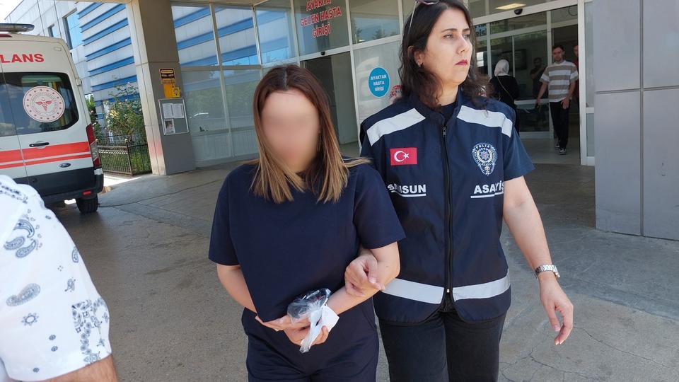 EVLİLİK VAADİYLE 444 BİN LİRALIK ALTIN ALDIRAN KADINLAR TUVALETTE KIYAFET DEĞİŞTİRİP KAÇTILAR YABANCI UYRUKLU KADINLARDAN BİRİ POLİS TARAFINDAN YAKALANDI