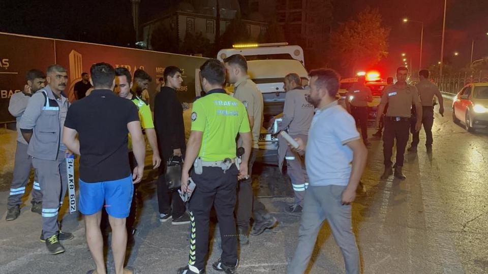 Otomobile arkadan çarpan aracın sürücüsü kaçtı: 1 yaralı
