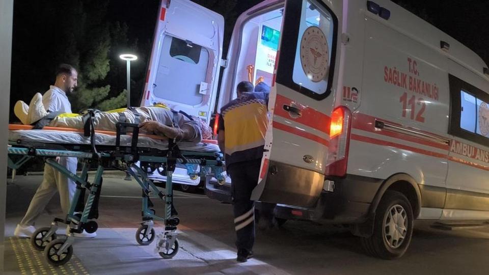 Ağaçtan düşen adam ağır yaralandı