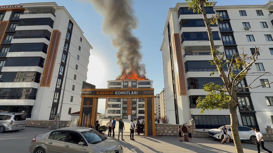 Çatı yangını korkuttu