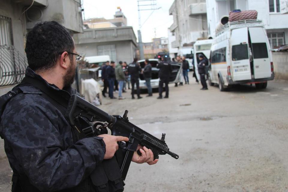 Taşlı, sopalı, silahlı kavga: 1 ölü, 5 yaralı