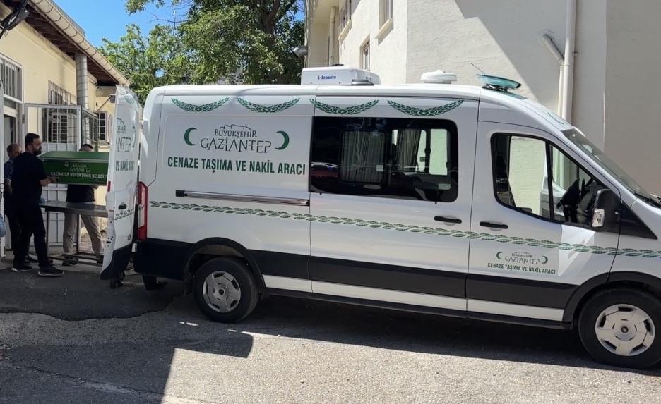 Mendil satarken bıçaklanan kişi hayatını kaybetti