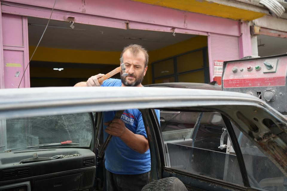 SANAYİDE İŞ ÇOK, ELEMAN YOK