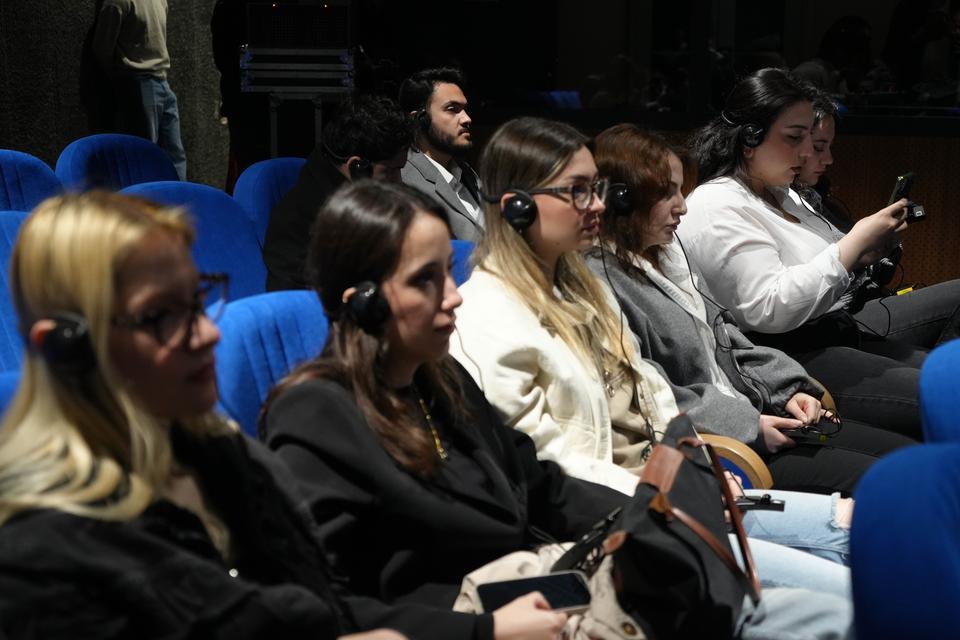 'MÜSLÜMAN NÜFUSU, 2070'TE HRİSTİYAN NÜFUSUNU GEÇECEK' DİYANET İŞLERİ BAŞKANLIĞI MÜHTEDİ ÇALIŞMALARI VE YURTDIŞI SOSYAL İÇERİKLİ DİN HİZMETLERİ DAİRE BAŞKANI DOÇ. DR. SEVDE DÜZGÜNER: "FRANSA, ALMANYA, HOLLANDA VE İNGİLTERE'DE ÇOCUKLARA EN ÇOK KONULAN İSİM MUHAMMED" "ALMANYA VE AMERİKA'NIN YANI SIRA HİNDİSTAN'DA İSLAMOFOBİ ARTTI" "FİLİSTİN'E YÖNELİK SOYKIRIMDAN SONRA İSLAM'A YÖNELİK İLGİNİN ARTTIĞI DOĞRU"