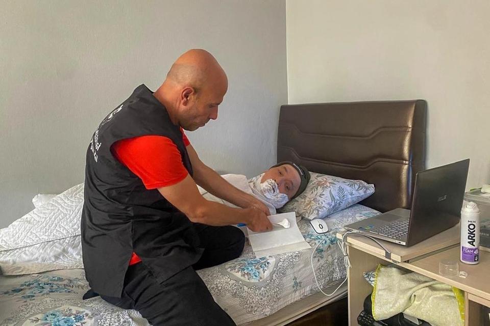 Evde bakım hizmetleri ihtiyaç sahiplerine umut oluyor