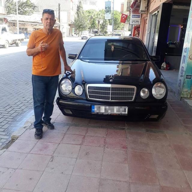 ÜÇ EŞİNİ DE ÖLDÜREN SANIK: "BEN KADIN DÜŞMANI MIYIM?" MANİSA'DAKİ KORKU CİNAYETLERDE KARAR ÇIKTI DAHA ÖNCE BİR EŞİNİ BIÇAKLAYARAK, DİĞERİNİ ÜTÜYLE, SON DİNİ NİKAHLI EŞİNİ DE DARP EDEREK ÖLDÜREN NECATİ AKPINAR İNDİRİMSİZ AĞIRLAŞTIRILMIŞ MÜEBBET CEZASINA ÇARPTIRILDI SANIK NECATİ AKPINAR: "VÜCUDUNDAKİ YANIKLAR BANYODA DÜŞÜP SICAK SUYUN ALTINDA YANMIŞTI AMA MORLUKLARDAN HABERİM YOKTU" EN SON ÖLDÜRÜLEN MUTLU MENEKŞE'NİN KIZI GAYE YILDIZ: "ANNEM DE RAHAT UYUSUN, KANI YERDE KALMADI"