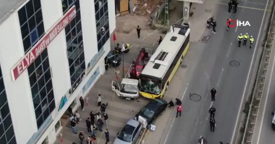 Otobüs durağa daldı: 1 ölü, 4 yaralı