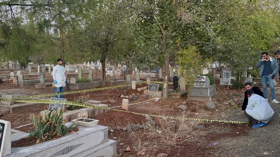 Mezarlıkta bebek cesedi bulundu