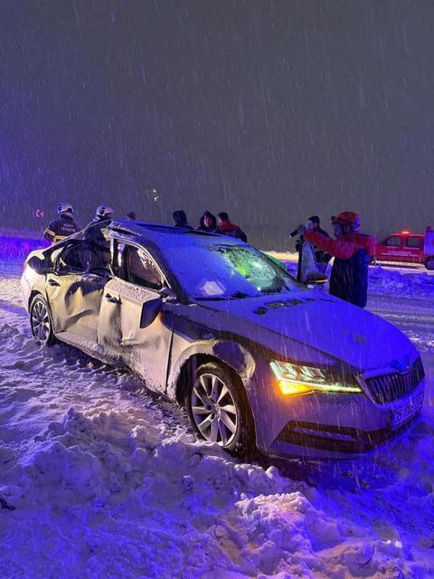 Feci kaza! Kar küreme aracı otomobille çarpıştı: 1 ölü, 4 yaralı