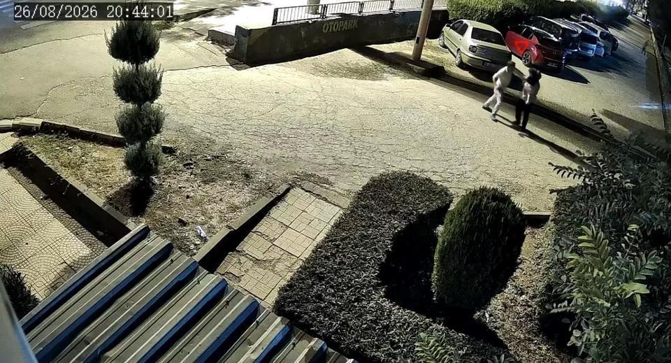 Kucağında kızı varken boşanma aşamasındaki eşini vurdu