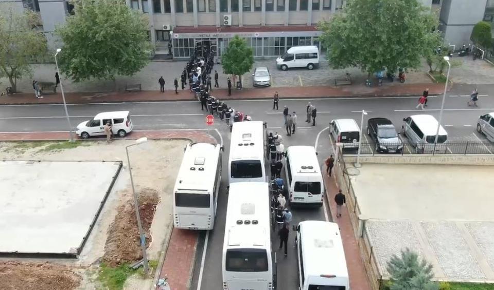 İKİ SİLAHLI SUÇ ÖRGÜTÜNE YÖNELİK OPERASYONDA 73 ŞÜPHELİ GÖZALTINA ALINDI YAPILAN EŞ ZAMANLI OPERASYONLARDA 73 ŞÜPHELİ YAKALANIRKEN 59'U TUTUKLANARAK CEZAEVİNE GÖNDERİLDİ