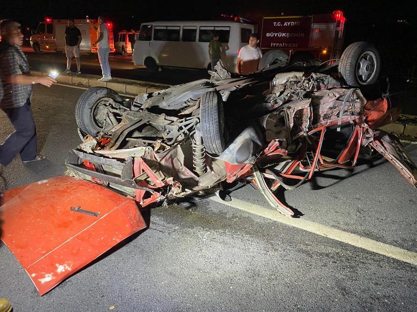 Aydın’da otomobil kağıt gibi ezildi: 1 yaralı