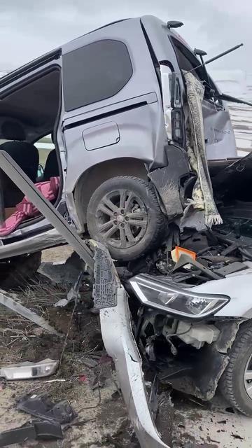 Kontrolden çıkan otomobil park halindeki araca çarptı