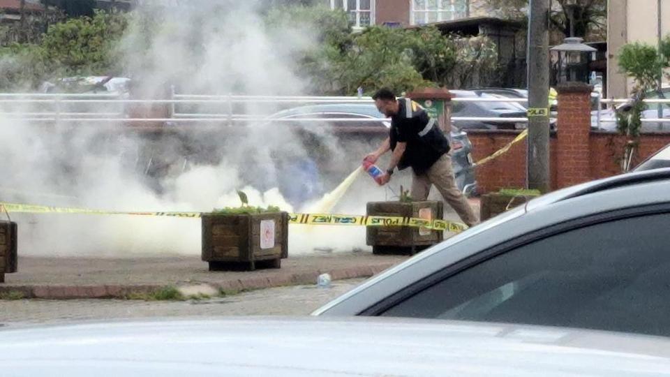 Çevre Şehircilik Müdürlüğü önünde bomba paniği