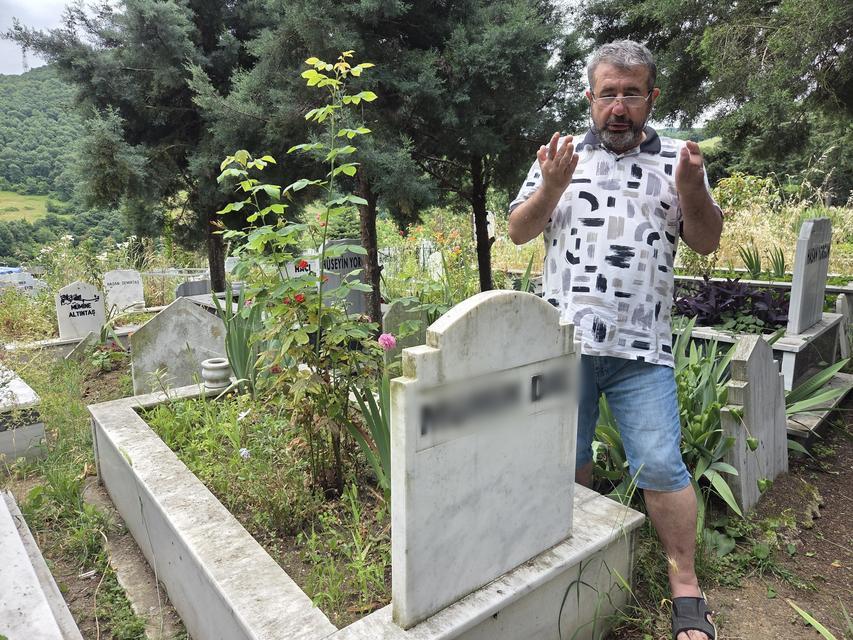 Ulaşamadığı kiracısının babasının mezarına gitti