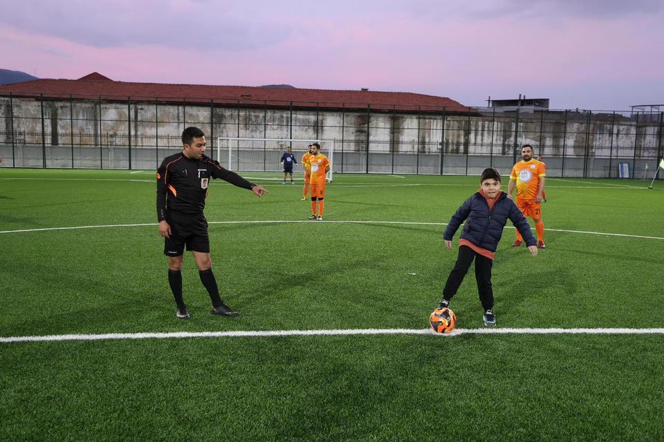 Turnuvada  başlama  vuruşu Mert'den