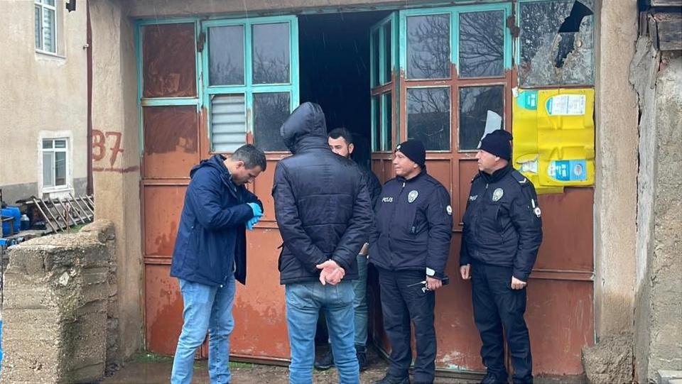44 yaşındaki adam evinin deposunda ölü bulundu
