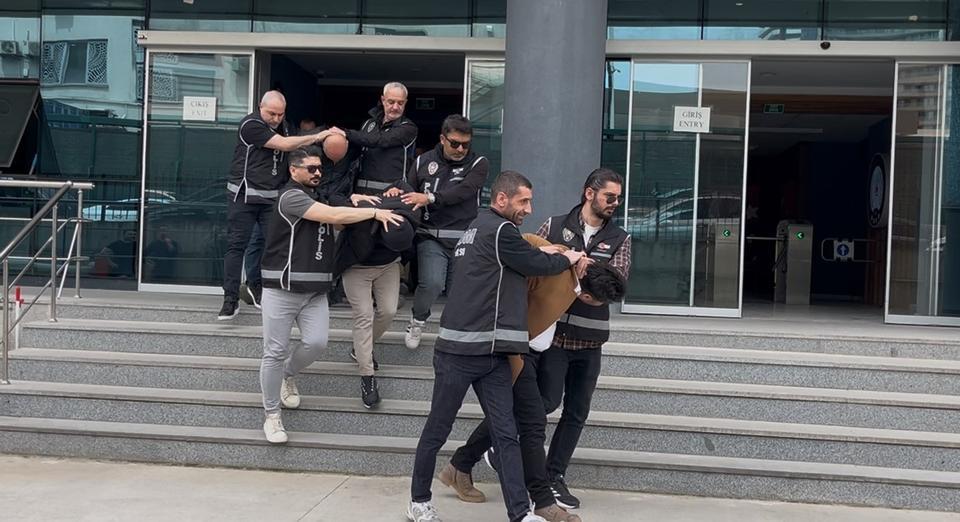BURSA'DA ÇİFTÇİLERİ HEDEF ALAN TEFECİ ÇETESİ ADLİYEYE SEVK EDİLDİ