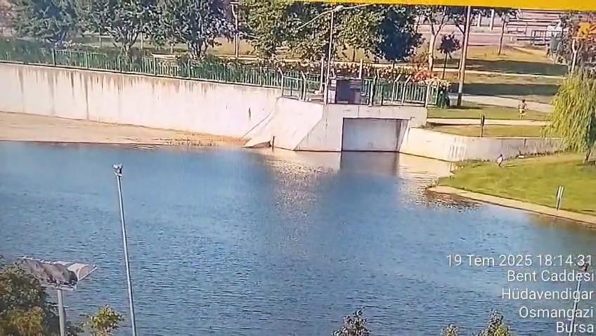 Çaya düşen çocuğu güvenlikçi kurtardı