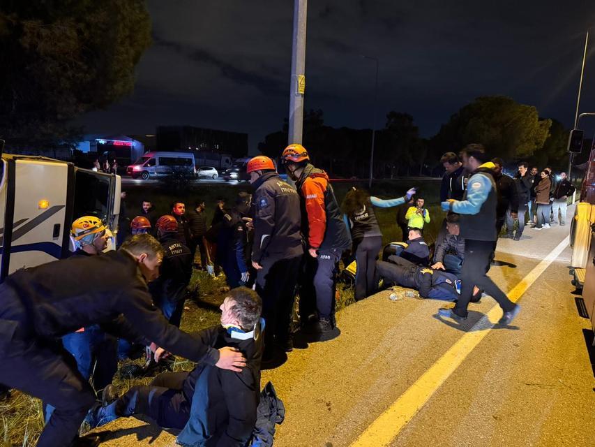 Cezaevi servisi devrildi: Yaralılar var