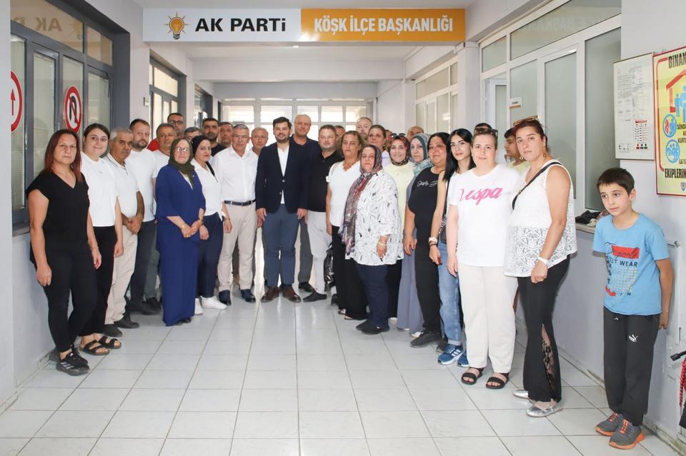 AK Parti Köşk’te 12 yeni üyeye rozet takıldı