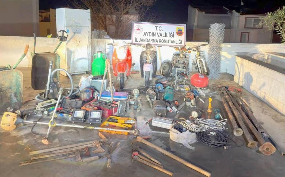 Kuşadası’nda sel felaketini fırsat bilen hırsız 4 evi soydu