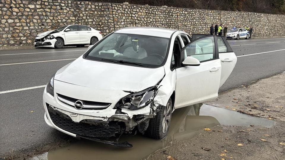 3 aracın karıştığı zincirleme kaza: 3 yaralı