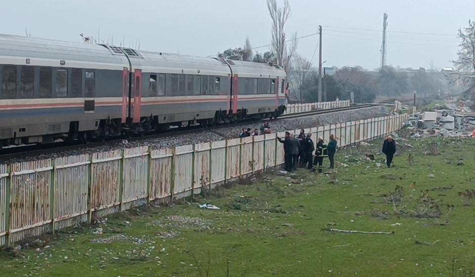 MANİSA'DA TRENİN ÇARPTIĞI GENÇ ADAM AĞIR YARALANDI