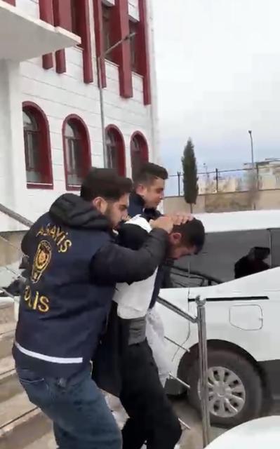 Eşini sokak ortasında öldüren şahıs tutuklandı