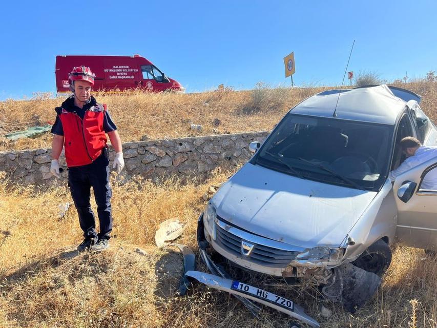 Otomobil tarlaya uçtu; 2 yaralı