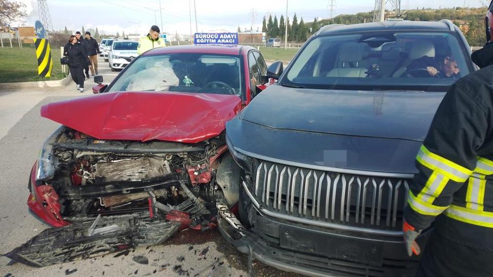 Direksiyon sınavında kaza: 4 yaralı